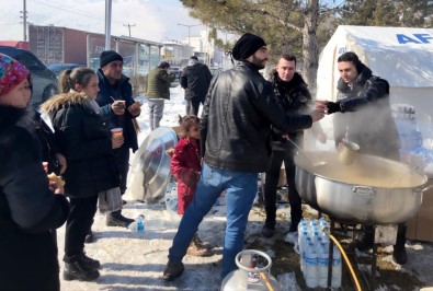 Bitlis Polisinden Depremzedelere Sefkat Eli