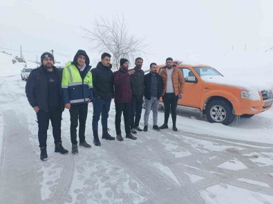 Bitlisli Gönüllü Kepçe Operatörleri Deprem Bölgesinde Çalismak Için Yola Çikti