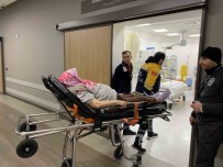 Depremzede Korku Dolu Anlari Gözyaslariyla Anlatti Açiklamasi 'Oglum Annesini Sirtladi, Sürükleyerek Kurtardi'