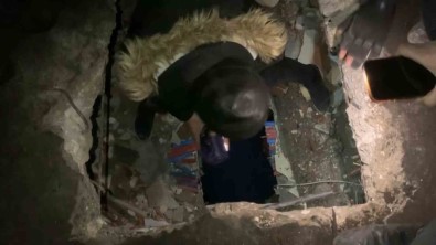 Hatay'da Bir Genç Kiz Depremin 50. Saatinde Enkazdan Kurtuldu