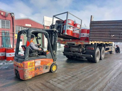 Kayseri Büyüksehir, Varilleri Sobaya Dönüstürüp, Depremzedelere Gönderdi