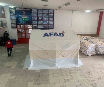 Kizilay'in Ürettigi Deprem Çadirlarinin Afet Bölgelerine Sevki Sürüyor
