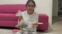 Minik Elif Bir Yildir Kumbarasinda Biriktirdigi Paralari Depremzedelere Bagisladi