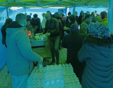 Tepebasi Asevinden Depremzedelere Kahvalti Ve Yemek Ikrami