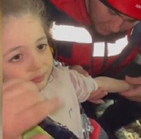 Yer Hatay: Mucize çocuk Hazal ‘Su ister misin?’ sorusuna bakın ne yanıt verdi!