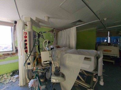 Zonguldak UMKE Ekibi Canlarini Hiçe Sayarak Yogun Bakimdan Hasta Kurtardi