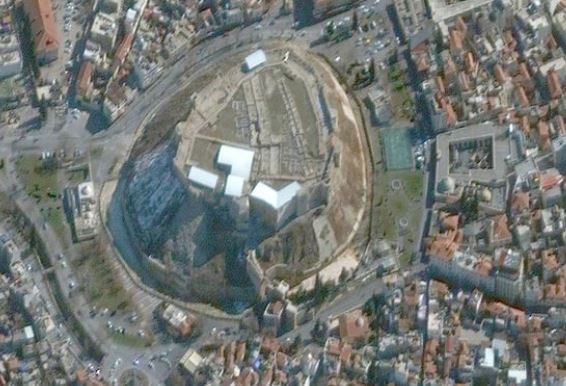 Depremin öncesine ve sonrasına ait uydu görüntüleri