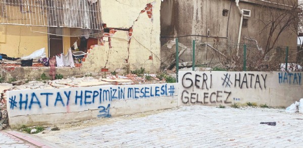 Hatay parça parça yıkıldı: Bir milyon kişi şehri terk etti