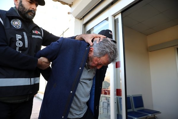 KKTC’ye kaçan müteahhitten pişkin savunma! Yaptığı binanın yıkıldığını ve 100 kişinin öldüğünü 3 gün sonra öğrenmiş