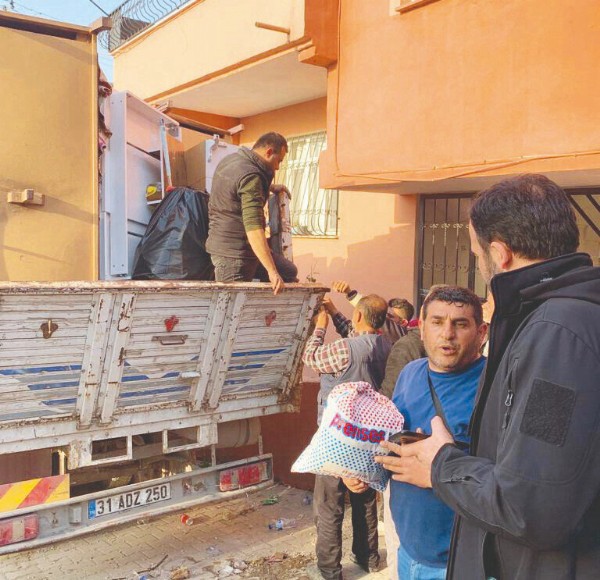 Hatay parça parça yıkıldı: Bir milyon kişi şehri terk etti