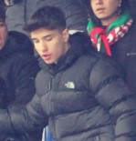 13 Yasindaki Çocuk, Arkadasini Biçaklayarak Öldürdü