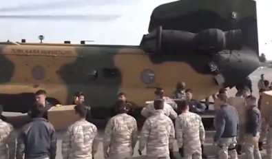 Askeri Helikopterler 4 Bin 388 Sorti Yaparak Deprem Bölgesine Yardim Malzemesi Tasidi