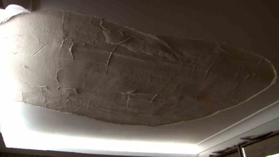 Beylikdüzü'nde 6 Aylik Apartman Dairesinde Tavan Alçisi Ev Içinde Ailenin Üstüne Düstü