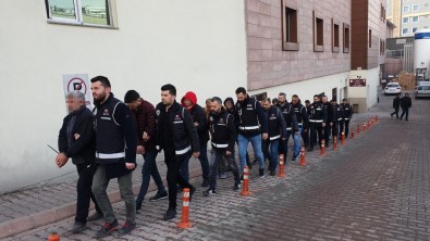 Kaçakçilik Operasyonunda 11 Kisi Adli Kontrolle Serbest