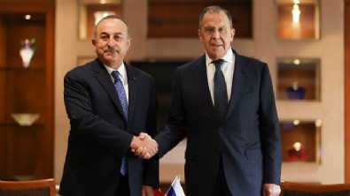 Mevlüt Çavuşoğlu, Rus mevkidaşı Sergey Lavrov'la Hindistan'da görüştü