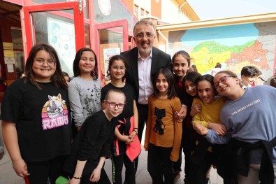 Nevsehir Belediyesi'nden 51 Bin Kitap  Bagisi