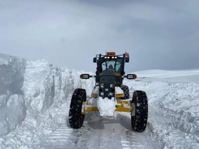 Özel Idare'nin Karla Mücadele Mesaisi Sürüyor
