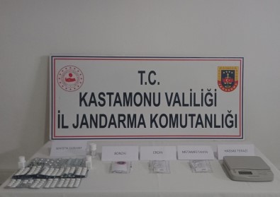 Yol Kontrolünde Araçta Yapilan Aramada Uyusturucu Yakalandi