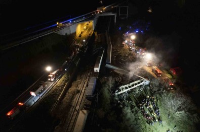 Yunanistan'daki Tren Kazasinda Can Kaybi 38'E Yükseldi
