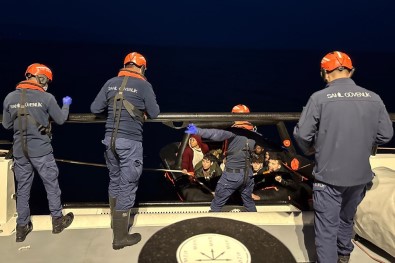 Yunanistan'in Geri Ittigi 15 Düzensiz Göçmen Kurtarildi