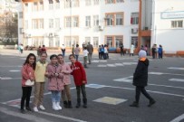  DİYARBAKIR OKUL - Yüzlerce bina yıkılmıştı: Diyarbakır'da öğrenciler dersbaşı yaptı