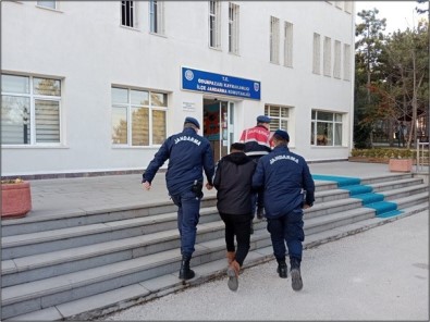 13 Ayri Suçtan Aranan Süpheli Jandarma Ekiplerince Yakalandi