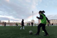 Ardahan Kura Spor Kadin Futbol Takimi Hazirliklarini Sürdürüyor Haberi