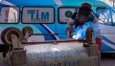 Karesi'de 1 Yilda 900 Yeni Çöp Konteyniri Dagitildi