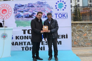 Simav'da Yeni Konutlar Hak Sahiplerine Teslim Edildi