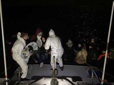 Yunan Unsurlari Tarafindan Ölüme Terk Edilen 43 Kaçak Göçmen Kurtarildi