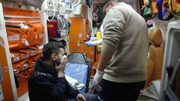 Adana'da ilginç olay: Evinde yattığı sırada ağzından vuruldu