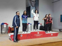 Altintas'ta Lise Ögrencilerinin Bilek Güresi Turnuvasi Basarisi