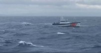  AYDIN - Aydın açıklarında yarı batık bottan 10 göçmen kurtarıldı: 21 kayıp