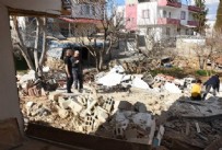 FAY HATTI - Depremin vurduğu Adıyaman'da fay hattının üzerindeki ev ikiye bölündü