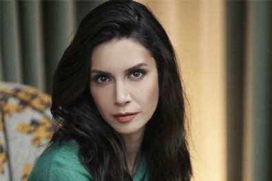 Ünlü model deprem bölgesine gitti