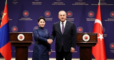 Bakan Çavuşoğlu Moğolistanlı mevkidaşıyla bir araya geldi