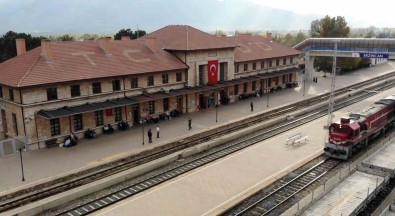 Depremlerin Yikamadigi Bina Açiklamasi Erzincan Tren Gari