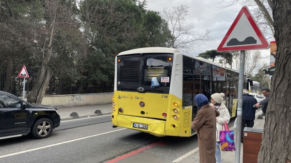 Üsküdar'da İETT kazası! İki otobüs çarpıştı...