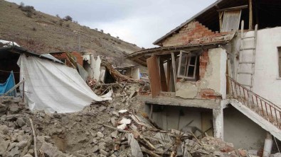 Depremde Enkaza Dönen Ve 457 Hanenin Bulundugu Mahalle Tasinmak Istiyor