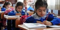 MAHMUT ÖZER - Depremden etkilenen 10 ilde 242 bin öğrenci başka şehirlere nakledildi