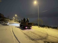 Yozgat Belediyesi Ekipleri Gece Boyunca Karla Mücadelesini Sürdürdü Haberi