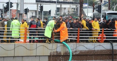 Adıyaman ve Şanlıurfa’daki sel dolayısıyla bölgeye ekipler sevk edildi