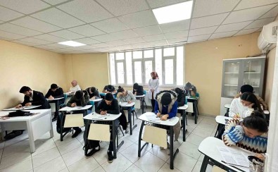 Depremin Ardindan Bilgievi Ve Akademi Lise'de 15 Bin Ögrenciye Yogun Ders Programi
