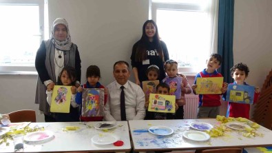 Isparta'da Depremzede Ögrenciler Kum Boyama Etkinligi Yapti