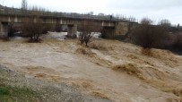 Malatya'da Sel Metrelerce Yükseklikte Dalgalar Olusturdu Haberi