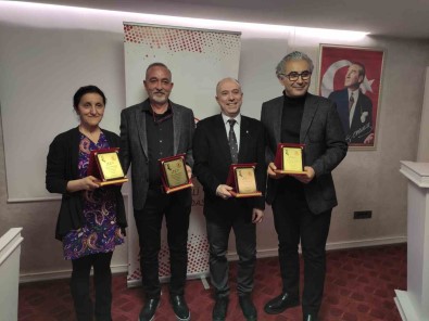 Özel Egekent'in Emektar Hekimleri Tip Bayraminda Onurlandirildi