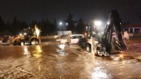  ŞANLIURFA SAĞANAK YAĞIŞ - Şanlıurfa'da sel felaketi: 11 kişi hayatını kaybetti
