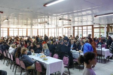 Baskan Atabay, Depremzedeler Için Düzenlenen Dostluk Ve Dayanisma Yemegine Katildi