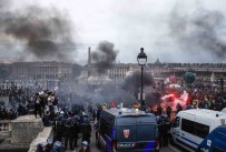 Fransa'da Emeklilik Reformunun Ulusal Meclis'te Oylamaya Sunulmadan Geçmesine Protesto Haberi