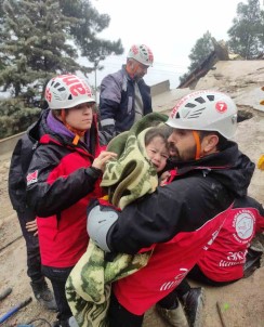 Kurtardiklari Çocuga Verdikleri Sözü Tutup Annesini De Kurtardilar